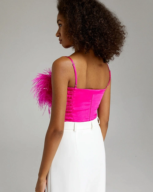 Топ на тонких бретелях с перьями цвета фуксия 2MOOD  