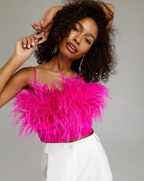 Топ на тонких бретелях с перьями цвета фуксия 2MOOD  